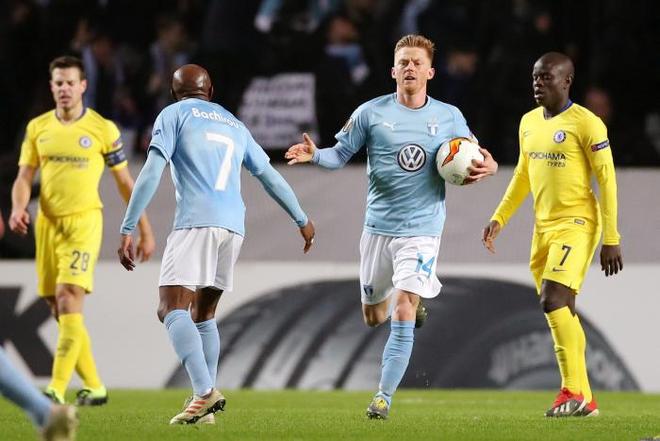 鄂球员在关 鄂球员在关